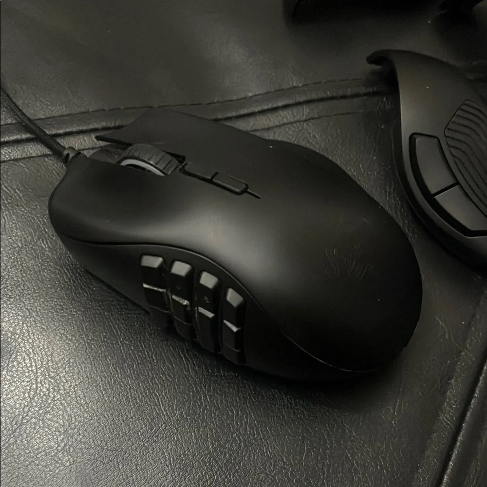 Razer Black Wired Gaming Mouse with Customizable Panels